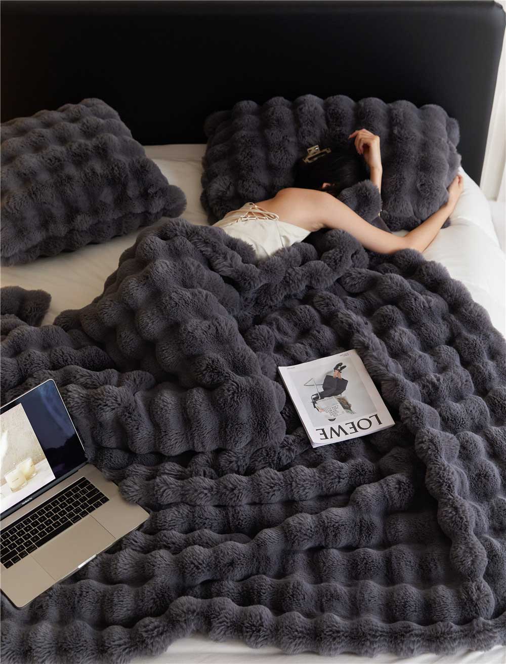 Soft And Comfortable Fluffy Blanket for Bed