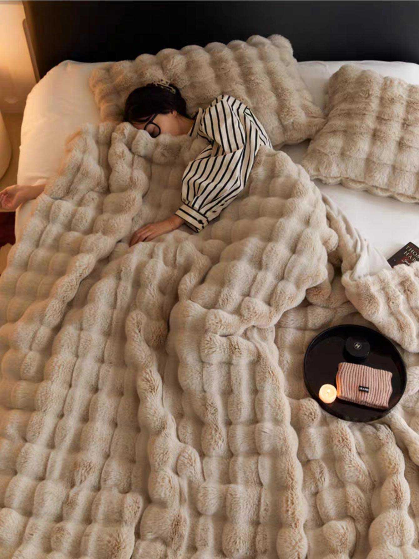 Soft And Comfortable Fluffy Blanket for Bed