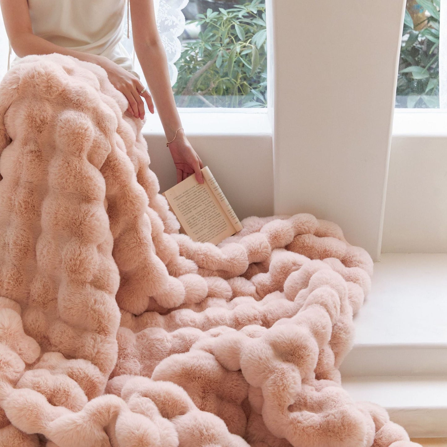 Soft And Comfortable Fluffy Blanket for Bed